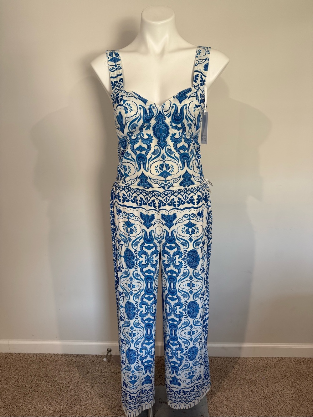 New Rose + Olive Blue & White Printed Womens Sleeveless 2 piece set size small